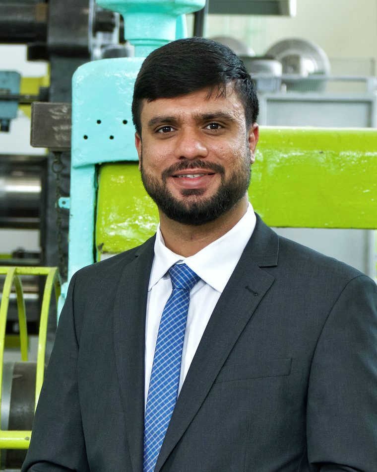 Dr.-Ing. Faisal Qayyum in the metal forming lab